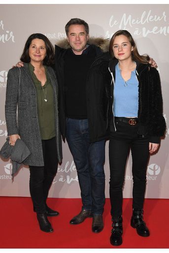 Guillaume de Tonquédec avec sa femme Christèle et leur fille Victoire à l&#039;avant-première du film «Le Meilleur reste à venir» au Grand Rex à Paris le 2 décembre 2019