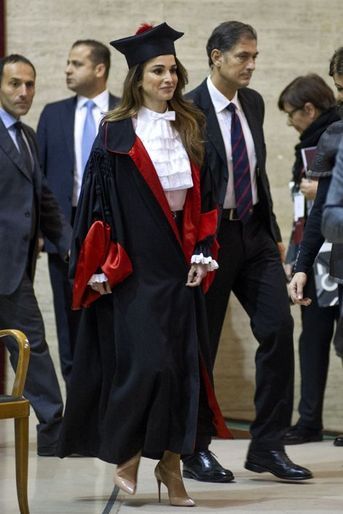 La reine Rania de Jordanie à l'université La Sapienza à Rome, le 10 décembre 2015