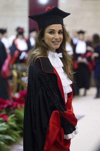 La reine Rania de Jordanie à l'université La Sapienza à Rome, le 10 décembre 2015