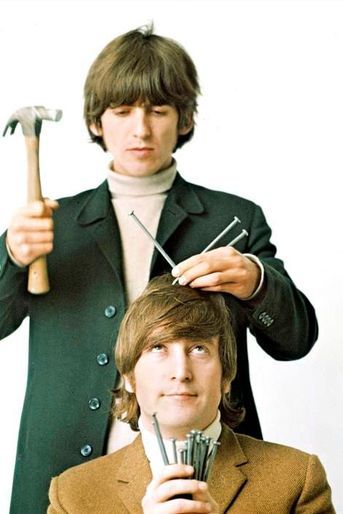 George Harrison et John Lennon en 1965