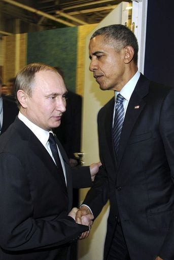 Le président russe Vladimir Poutine et le président des Etats Unis Barack Obama ont un échange plutôt froid