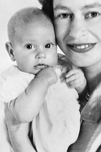Le prince Edward à 3 mois, le 13 juin 1964
