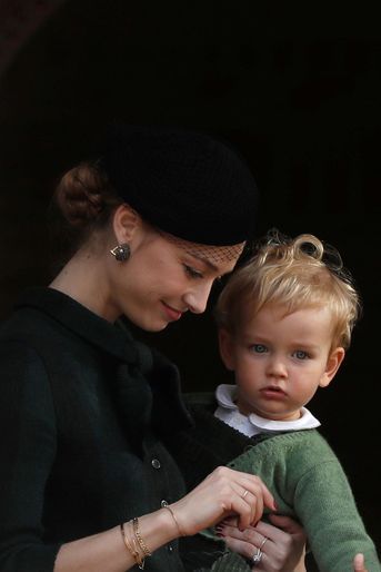Francesco dans les bras de sa mère Beatrice Borromeo-Casiraghi à Monaco, le 19 novembre 2019