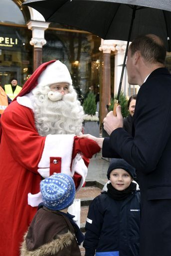 Le prince William avec le Père Noël à Helsinki, le 30 novembre 2017