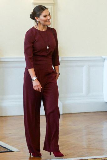 La princesse Victoria de Suède dans un ensemble pantalon Andiata en Bosnie-Herzégovine, le 6 novembre 2019