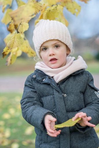 La princesse Estelle de Suède dans le parc Haga à Solna, le 23 novembre 2015