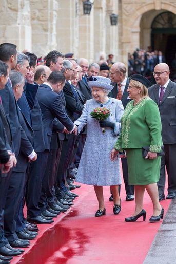 La reine Elizabeth II et le prince Philip avec Marie-Louise Coleiro Preca et son mari à Malte, le 26 novembre 2015