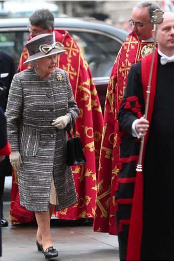 La reine Elizabeth II arrive à l'abbaye de Westminster, le 24 novembre 2015