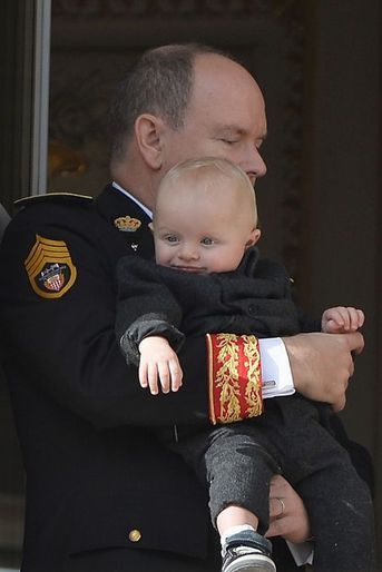 Le prince Albert II de Monaco avec le prince Jacques à Monaco, le 19 novembre 2015