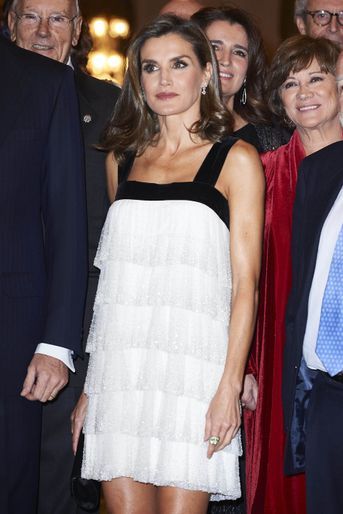 La reine Letizia d&#039;Espagne dans une robe de Teresa Helbig à Madrid, le 22 novembre 2017