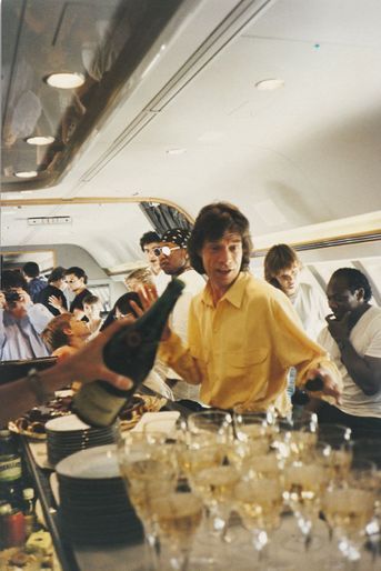 A bord d’« Air Force Stone », champagne à gogo pour l’anniversaire de Mick.