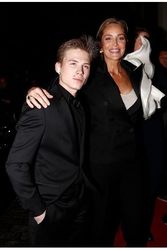 Sharon Stone et son fils Roan Bronstein lors de la soirée Harper Bazaar Attitude 43 Awards à Madrid le 5 novembre 2019.