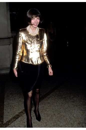 Anna Wintour au gala de l'exposition annuelle du Costume Institute à New York en décembre 1989. 