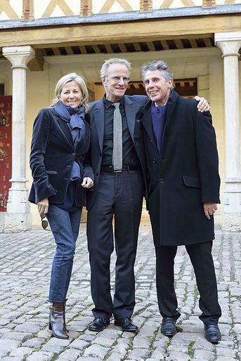Claire Chazal et Christophe Lambert entourés du maire de Beaune, Alain Suguenot, le 15 novembre 2015