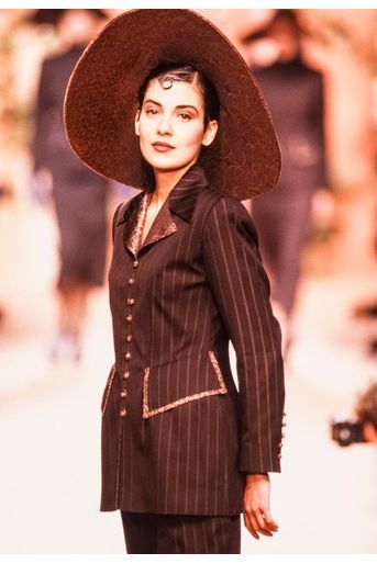 Cristina Cordula lorsqu'elle défilait pour Loita Lempicka Prêt-à-Porter en mars 1989 à Paris. 