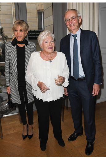 Brigitte Macron, Line Renaud et Denis Duverne 
