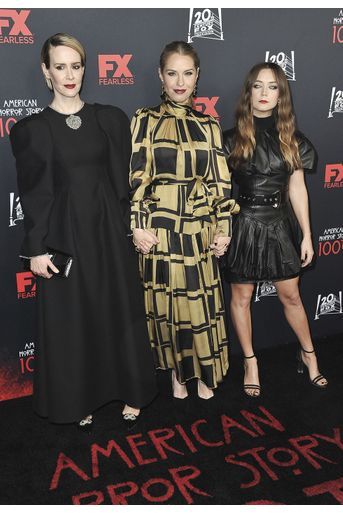 Sarah Paulson, Leslie Grossman et Billie Lourd aux célébrations du 100e épisode d&#039;«American Horror Story» au Hollywood Forever Cemetery à Los Angeles le 26 octobre 2019