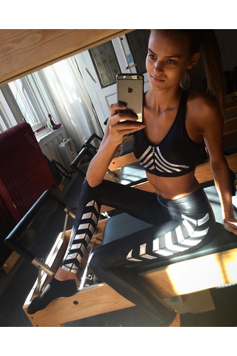 Kate Grigorieva se prépare pour le Victoria’s Secret Fashion Show 2015.