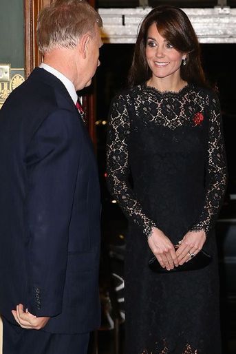Kate Middleton so chic en dentelle lors du Festival of Remembrance au Royal Albert Hall à Londres, le 7 novembre 2015