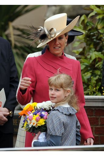 Lady Louise Windsor avec sa mère la comtesse Sophie de Wessex, avril 2012