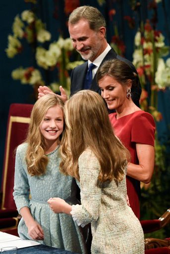 La princesse Leonor d'Espagne avec le roi Felipe VI, la reine Letizia et la princesse Sofia à Oviedo, le 18 octobre 2019
