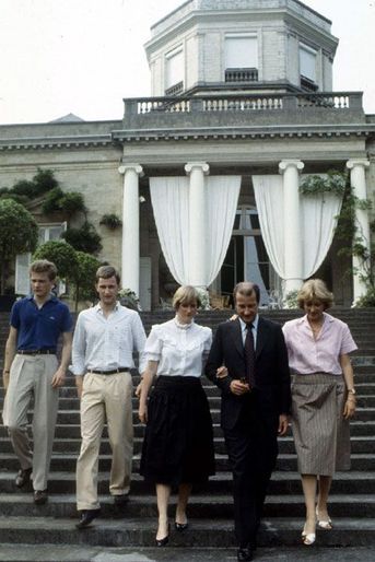  La reine Paola et le roi Albert II, avec la princesse Astrid et les princes Philippe et Laurent 
