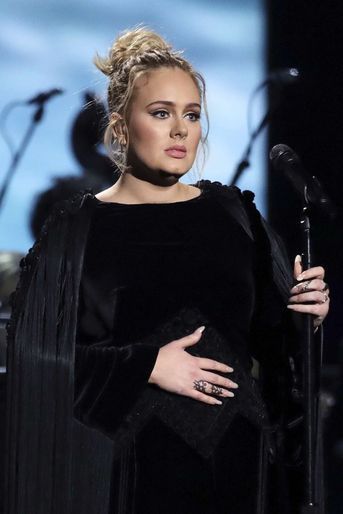 Adele gagne plus de 164.000 euros par jour.