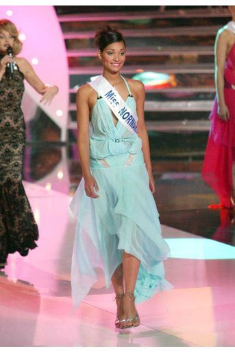 Cindy Fabre (Miss Normandie) lors de l'élection de Miss France 2005 à Tours le 11 décembre 2004