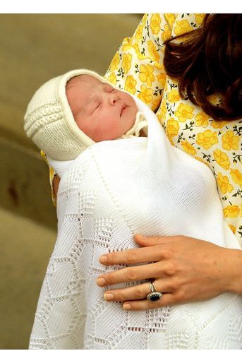 La princesse Charlotte, devant la maternité le jour de sa naissance, le 2 mai 2015.