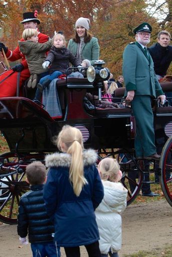 La princesse Mary et le prince Frederik de Danemark avec Vincent et Joséphine à Klampenborg, le 1er novembre 2015