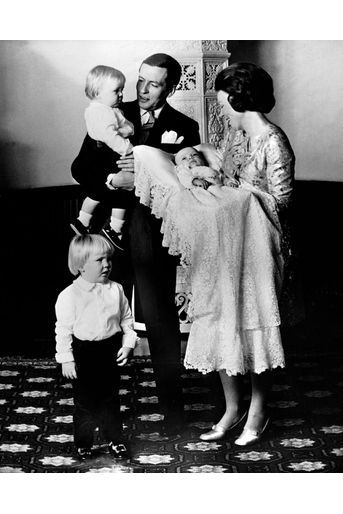 Le prince Constantijn des Pays-Bas avec ses parents et ses frères le jour de son baptême, le 21 février 1970
