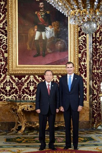 Le roi Felipe VI d&#039;Espagne avec Ban Ki-moon au Palais royal à Madrid, le 29 octobre 2015
