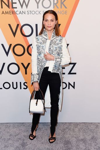 Alicia Vikander à la soirée d&#039;inauguration de l&#039;exposition Louis Vuitton à New York, le 26 octobre 2017.