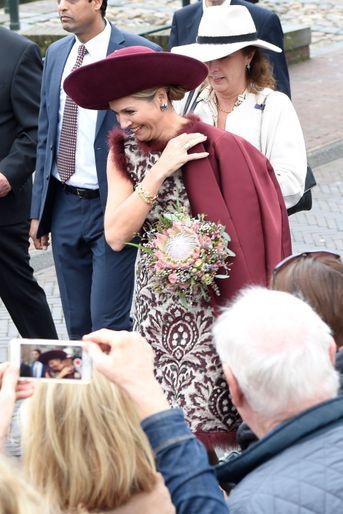 La reine Maxima des Pays-Bas dans une robe Natan dans la région de l&#039;Eemland, le 24 octobre 2017