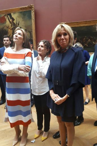 María Clemencia Rodríguez de Santos et Brigitte Macron, mercredi matin au Louvre. 