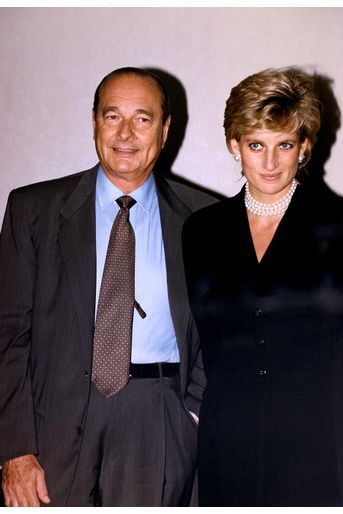 Jacques Chirac avec la Princesse Diana, reçue à l'Elysée pour le thé, avant de visiter l'exposition Cézanne au Grand Palais le 25 septembre 1995.