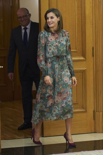 La reine Letizia d'Espagne dans une robe florale Zara à Madrid, le 17 octobre 2017