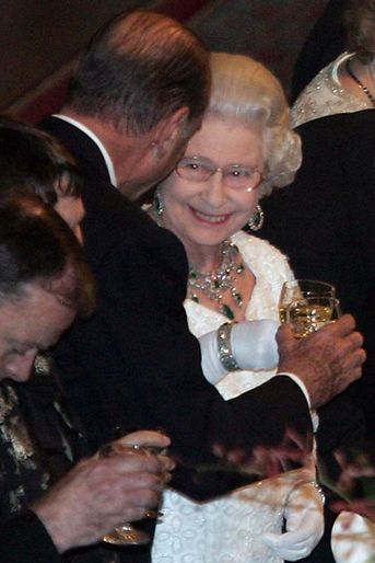 Jacques Chirac et la reine Elizabeth II lors d&#039;un banquet au château de Windsor, en novembre 2004.