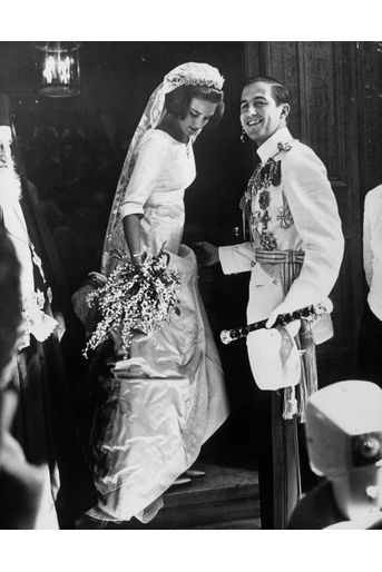 Le roi Constantin II de Grèce et la princesse Anne-Marie de Danemark le jour de leur mariage à Athènes, le 18 septembre 1964 