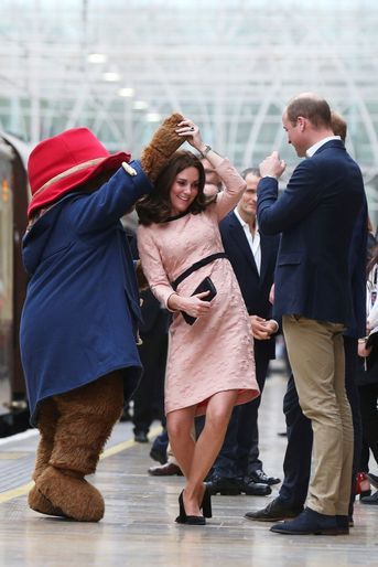 Kate Middleton Enceinte Danse Avec L’ours Paddington   16