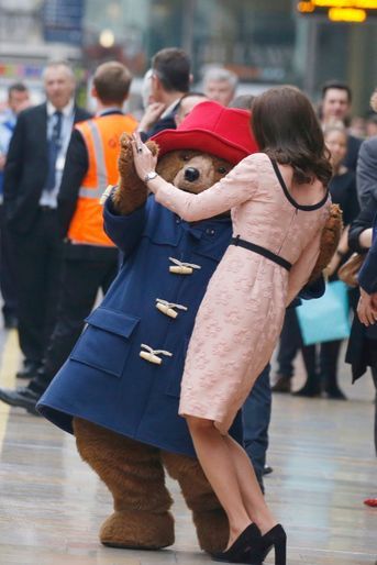 Kate Middleton Enceinte Danse Avec L’ours Paddington   26