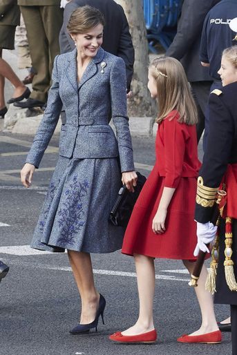 La reine Letizia d'Espagne avec sa fille aînée la princesse Leonor à Madrid, le 12 octobre 2017