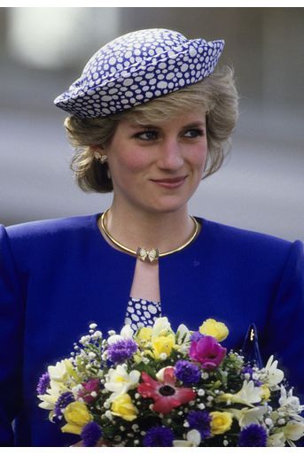 La princesse Diana portant les boucles d&#039;oreille en mai 1986 lors d&#039;un voyage officiel au Canada