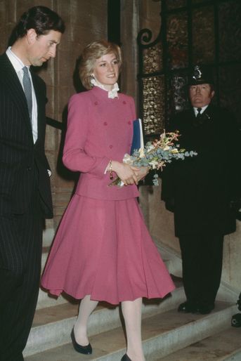 Lady Diana dans un tailleur de Jasper Conran à Londres en décembre 1982