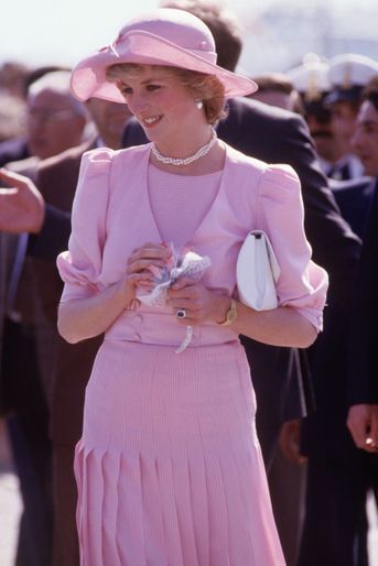 Lady Diana dans une robe de Catherine Walker en Sicile, le 30 avril 1985
