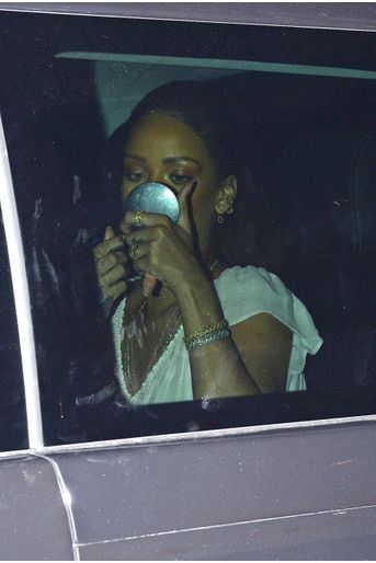 Rihanna se rendant à la soirée "Vogue"