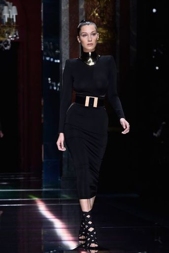 Balmain fait le plein de super models pour la Fashion week de Paris: Bella Hadid