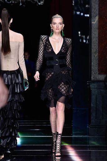 Balmain fait le plein de super models pour la Fashion week de Paris: Lily Donaldson