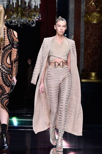 Balmain fait le plein de super models pour la Fashion week de Paris: Stella Maxwell