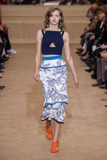 Roland Mouret célèbre sa Galaxy Dress pour la Fashion week de Paris